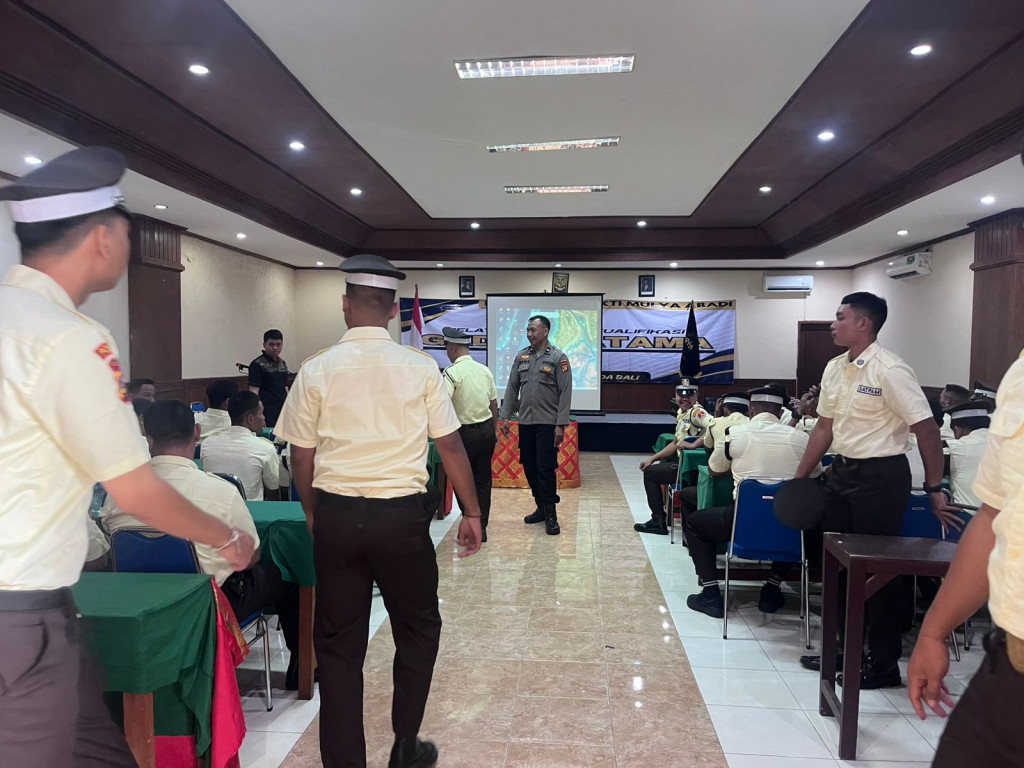 SELASA 19 AGUSTUS , BERLANGSUNG KEGIATAN PEMBUKAAN PELATIHAN SATPAM GARDA PRATAMA YANG DISELENGGARAKAN  PT. GLOBAL MUKTI MULYA ABADI , YANG BERLOKASI DI HOTEL MAHAJAYA  CONVENTION CENTER UBUNG DENPASAR.