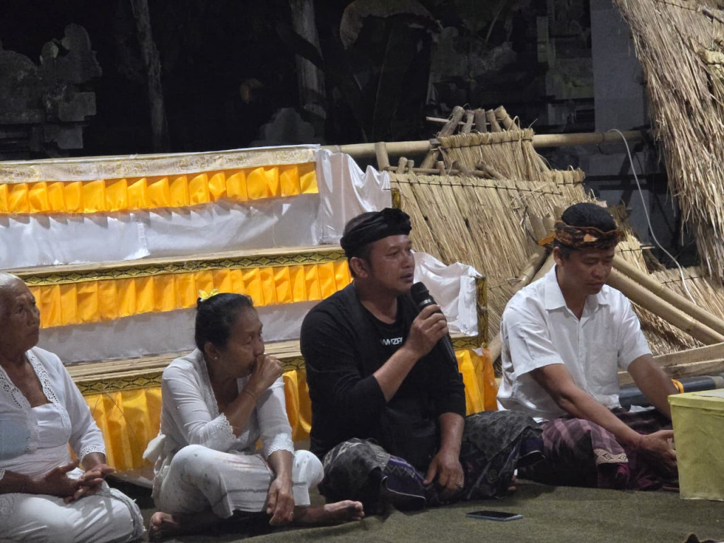Dihadiri Perbekel Pangsan, Parum KK Adat Matangkan Persiapan Karya Padudusan Agung Pura Pucak Meru