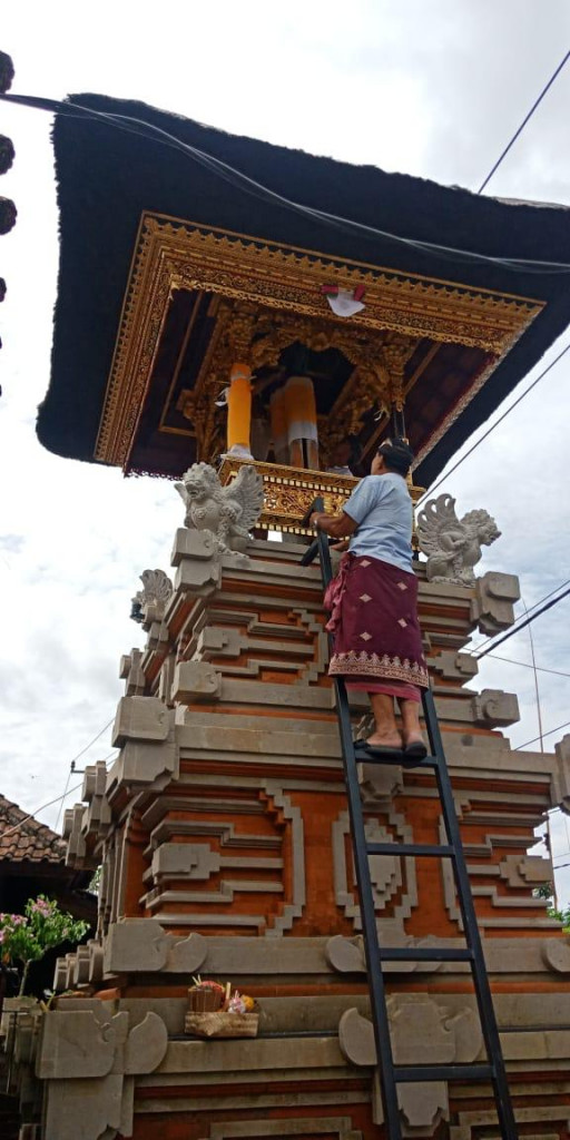 Melaspas Balai Kukul Pura Penataran Agung Kasianan