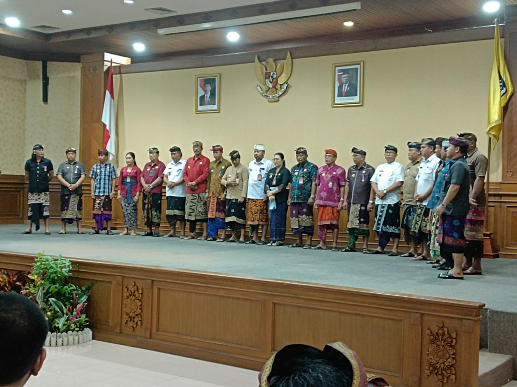 Perbekel Pangsan menghadiri Penyerahan secara simbolis Dana BKK OPRASIONAL TPS3R Kabupaten BADUNG.