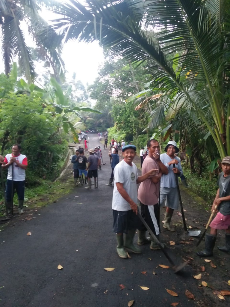 Gotong Royong Jalan Lingkungan Babakan