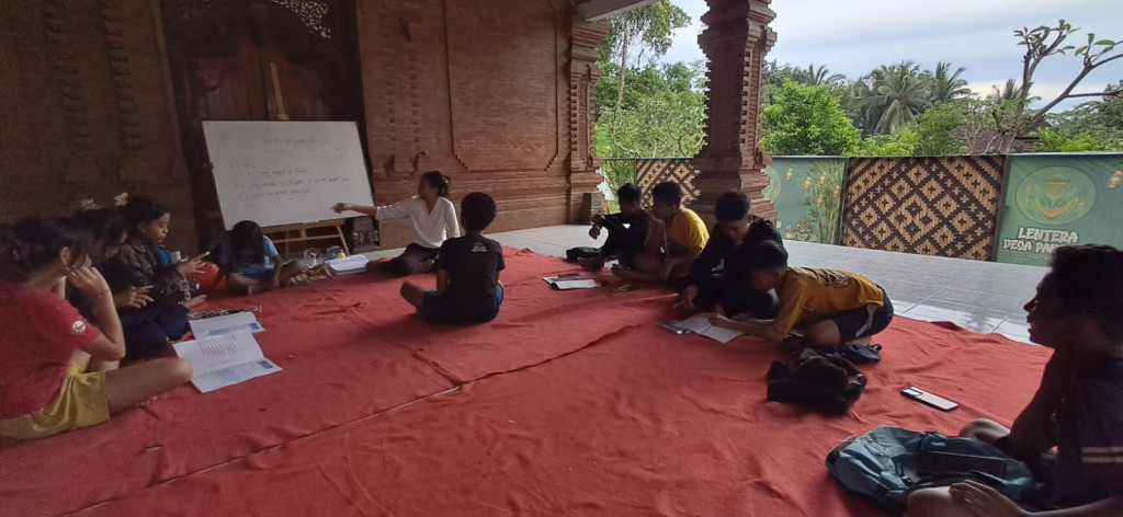 Pelaksanaan Bimbingan Belajar Bahasa Inggris Program Bupati Badung Gelombang 4 dan 5 di Desa Pangsan