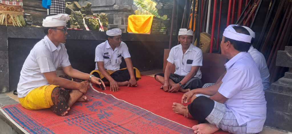 Pemerintah Desa Pangsan Tangkil dan Serahkan Bantuan Sarana Prasarana Piodalan di Pura Penataran Sari