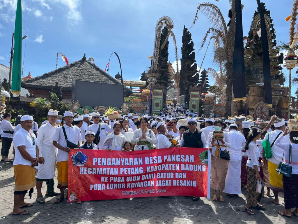 Pemerintah Desa Pangsan Fasilitasi Kegiatan Penganyaran ke Pura Batur dan Pura Besakih