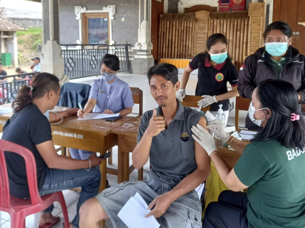 Pelayanan Vaksinasi Booster, Kepada Masyarakat Desa Petang di Br Dinas Kerta