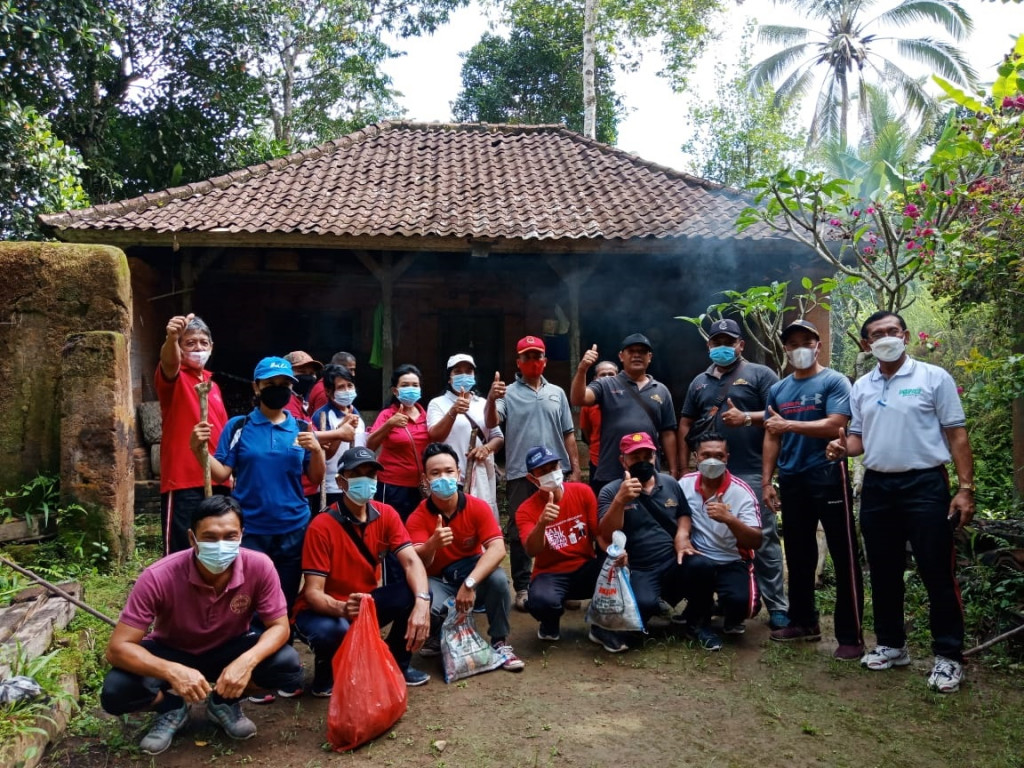 Trecking dan Bersih-Bersih Lingkungan
