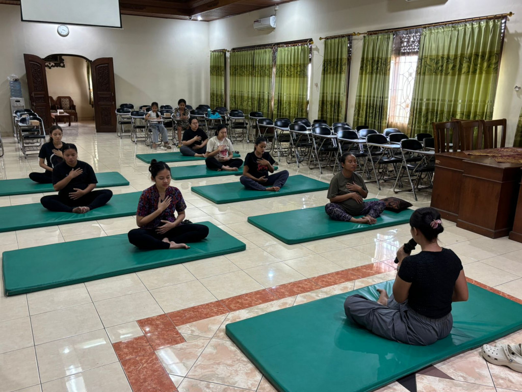 Pemerintah Desa Sedang Gelar Kelas Ibu Hamil, Beri Edukasi dan Bingkisan Kesehatan