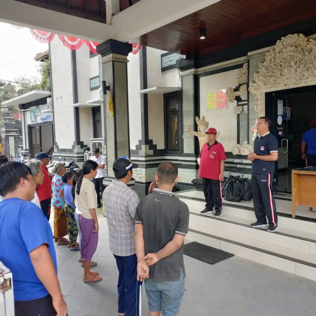 Penyerahan Bingkisan Sembako Kepada Disabilitas dan Janda veteran Dalam Rangka Menyambut HUT RI ke 78