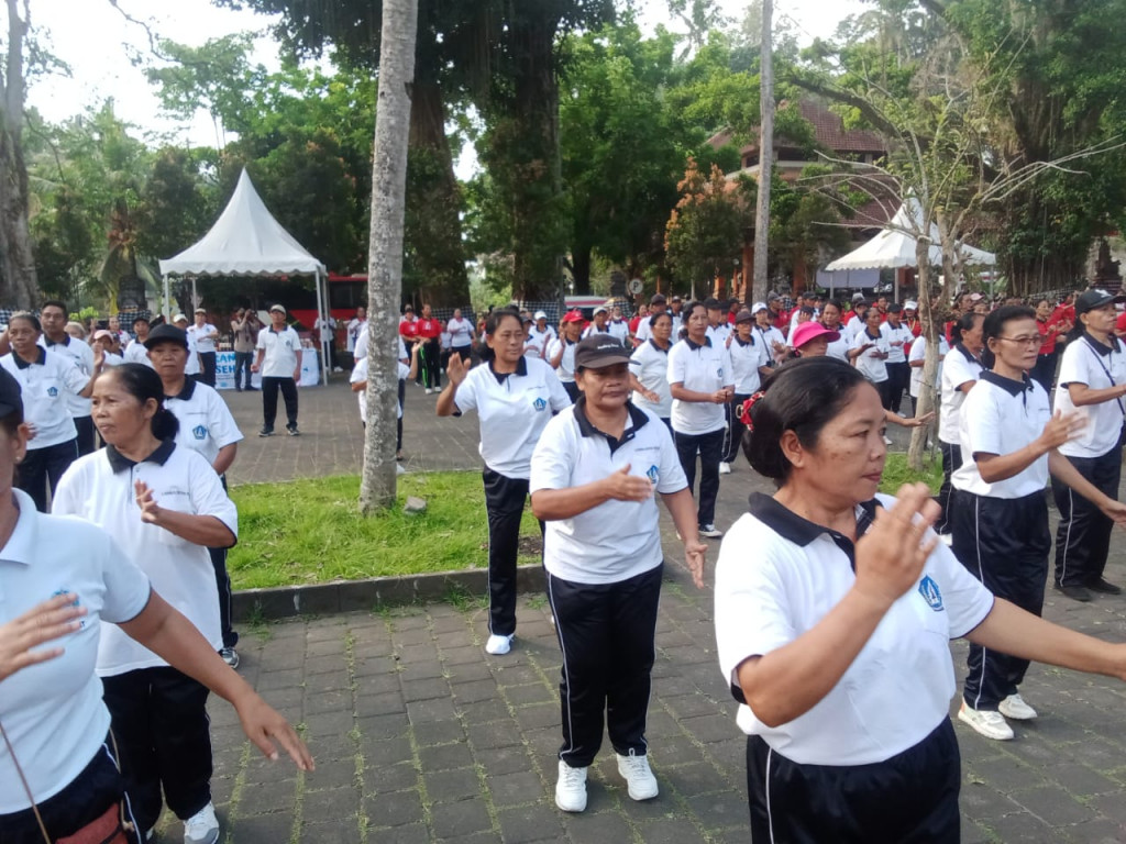 Partisipasi Lansia Desa Selat Dalam Rangka Hari Kesehatan Nasional