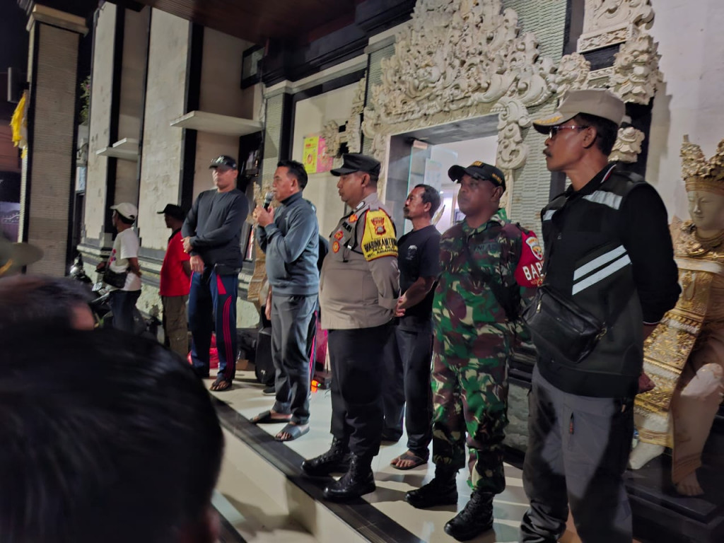 Pengamanan Malam Tahun Baru di Desa Selat