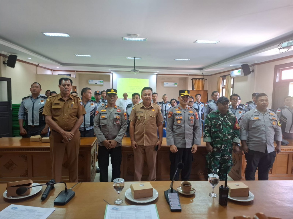 Bimbingan Teknis Peningkatan Kapasitas dan Pelatihan Baris Berbaris Linmas