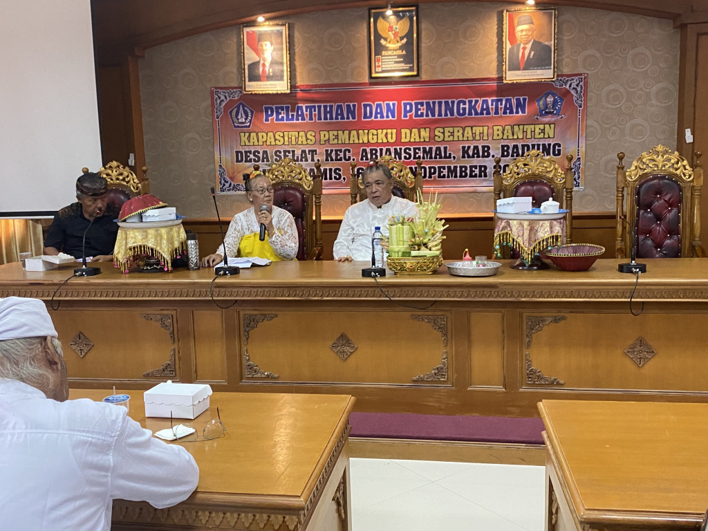 Peningkatan Kapasitas Pemangku dan Sarati Banten