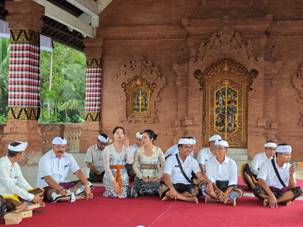 Menghadiri Kegiatan Ngenteg Linggih Pura Melanting Banjar Dangin Bingin
