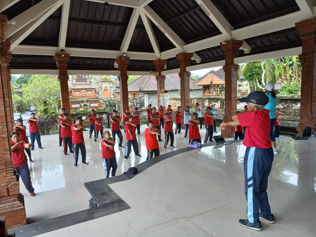 Pelaksanaan Kegiatan Posyandu Lansia Banjar Dajan Peken - 09 Nopember 2025