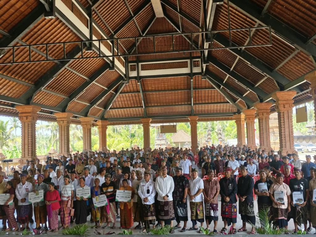 Penyerahan simbolis BRLH oleh Bapak Bupati Badung _ 12 Oktober 2026