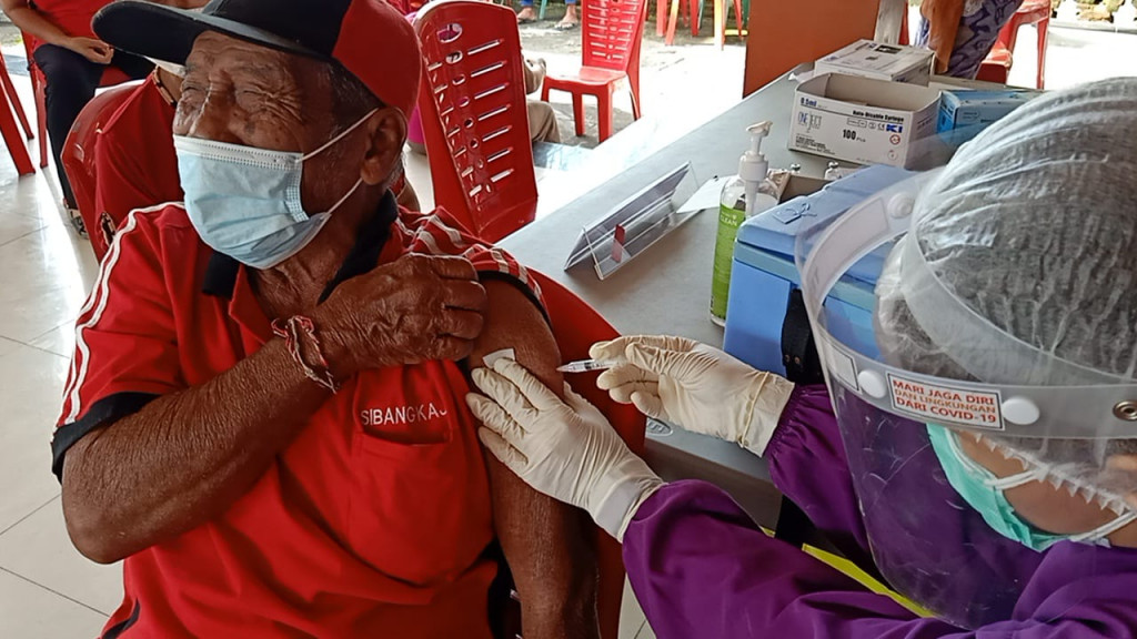 Vaksinasi Covid-19 Berbasis Banjar di Br. Lambing Desa Sibangkaja