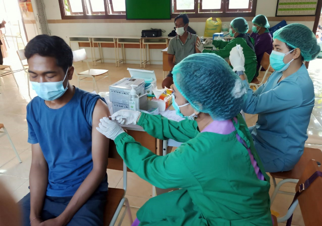 Vaksinasi Massal Tahap 2 Dosis Pertama di Desa Sibangkaja