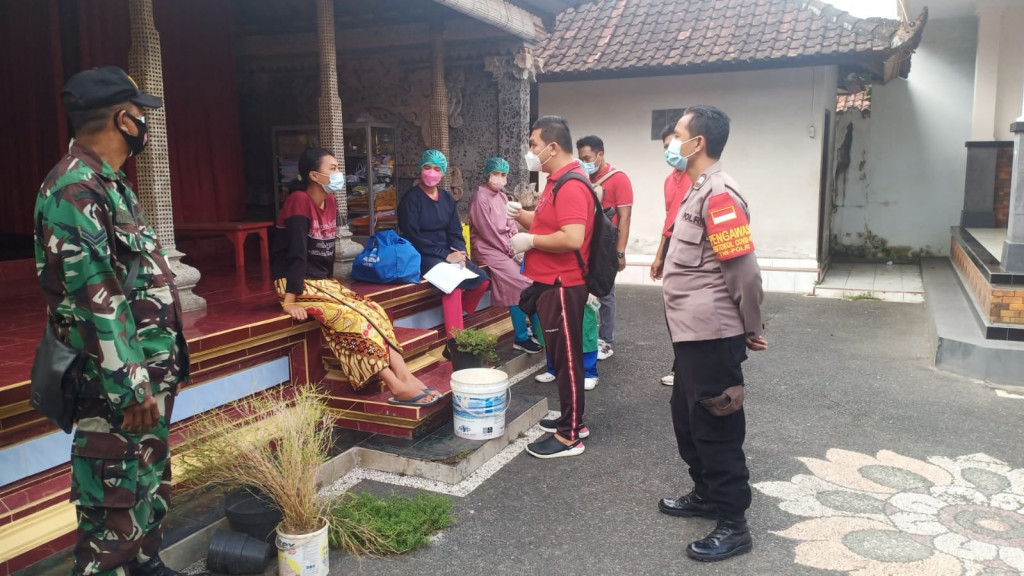 Jemput Bola Vaksin Covid-19 Dosis Pertama Kepada Warga Disabilitas di Desa Sibangkaja