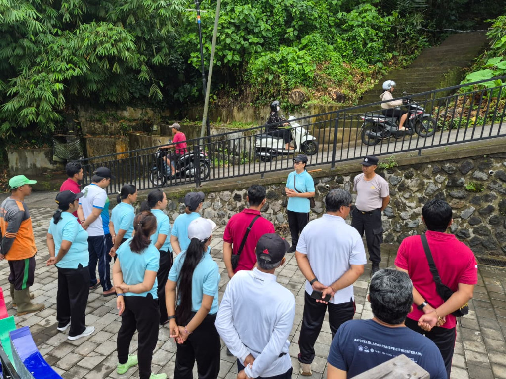 Pelaksanaan Kegiatan bulan Bhakti Gotong Royong