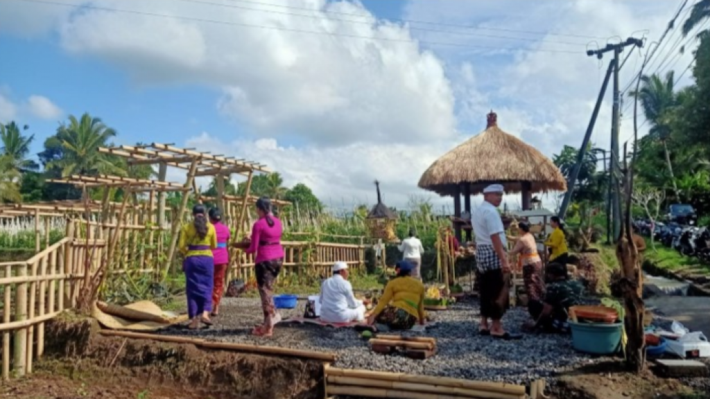 UPACARA MECARU DAN MEMAKUH, KETAHANAN PANGAN DESA SULANGAI