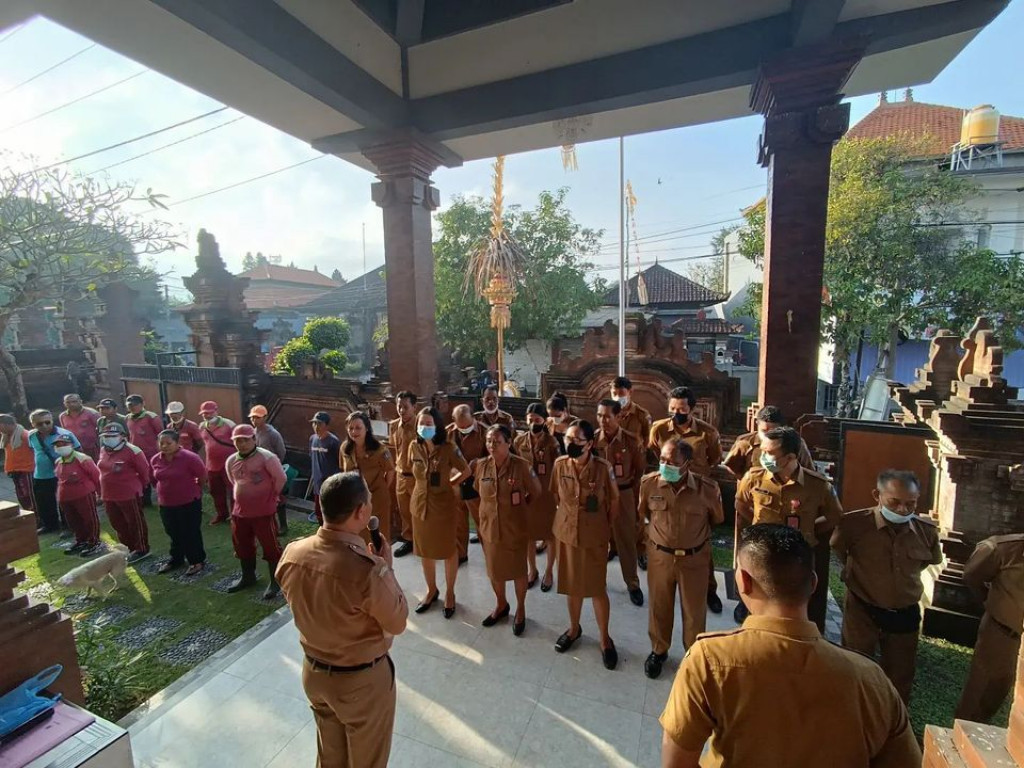 Apel Senin Pagi Perbekel, Perangkat, Staf dan Tenaga Kebersihan
