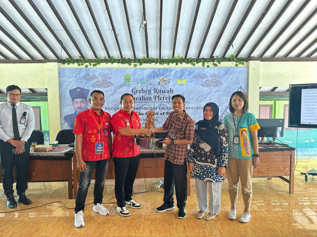 Orientasi Lapangan Perangkat dan Staf Desa Tumbak Bayuh