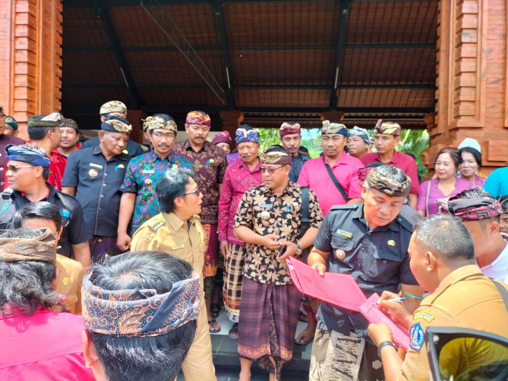 Penyerahan Bantuan Keuangan Khusus (BKK) Tahun 2023