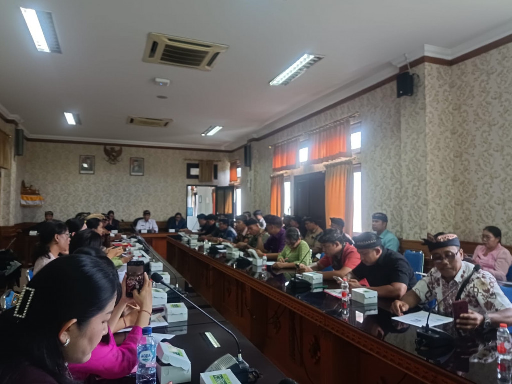 Pemberian Informasi Status Kepesertaan Jaminan Kesehatan Nasional (JKN) Melalui Desa