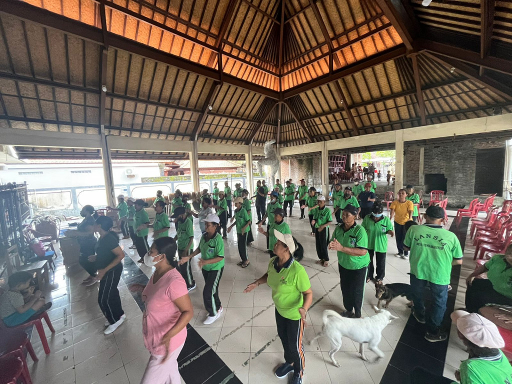 Senam Lansia Banjar Kelepekan