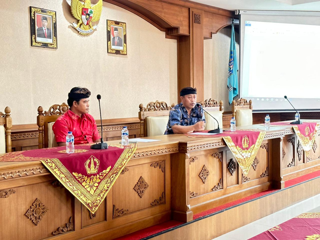 Rapat Koordinasi Perbekel dengan Pengempon Pura Se Desa Tumbak Bayuh