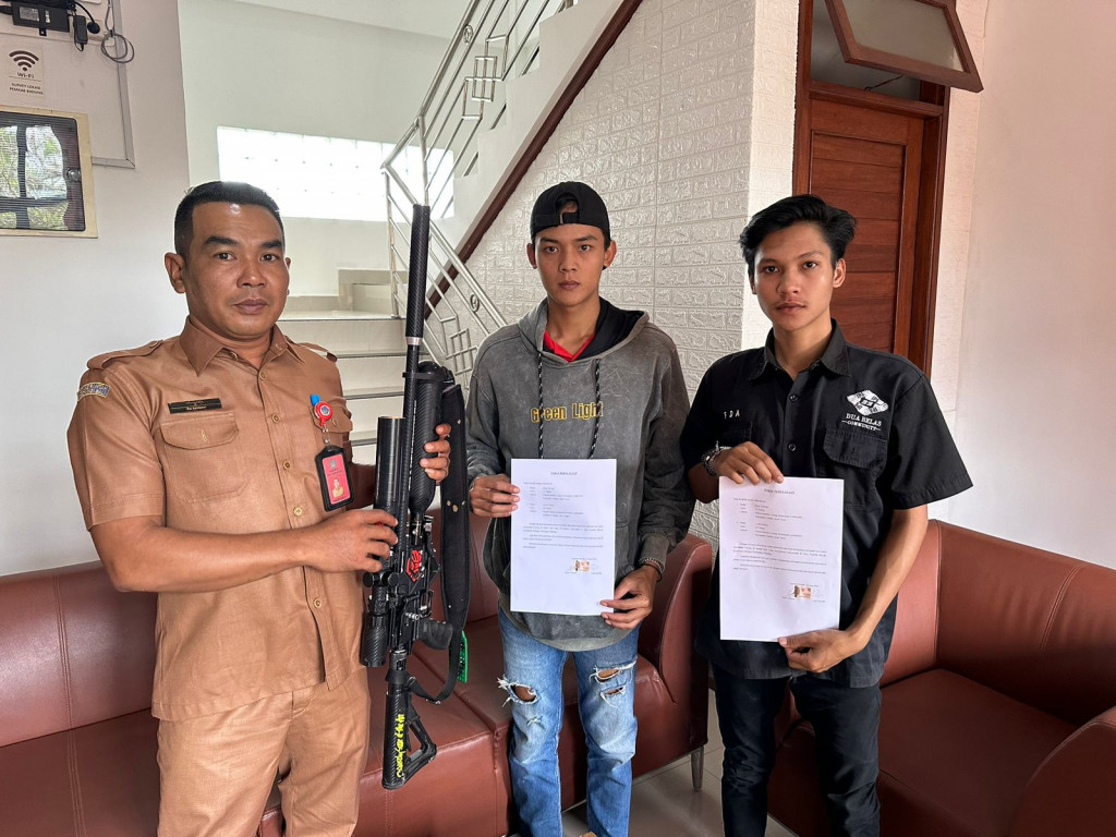 Pengembalian Senapan dan Penandatanganan Surat Pernyataan