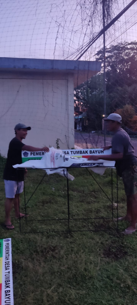 Pembagian Tempat Sampah di Banjar Jerowan