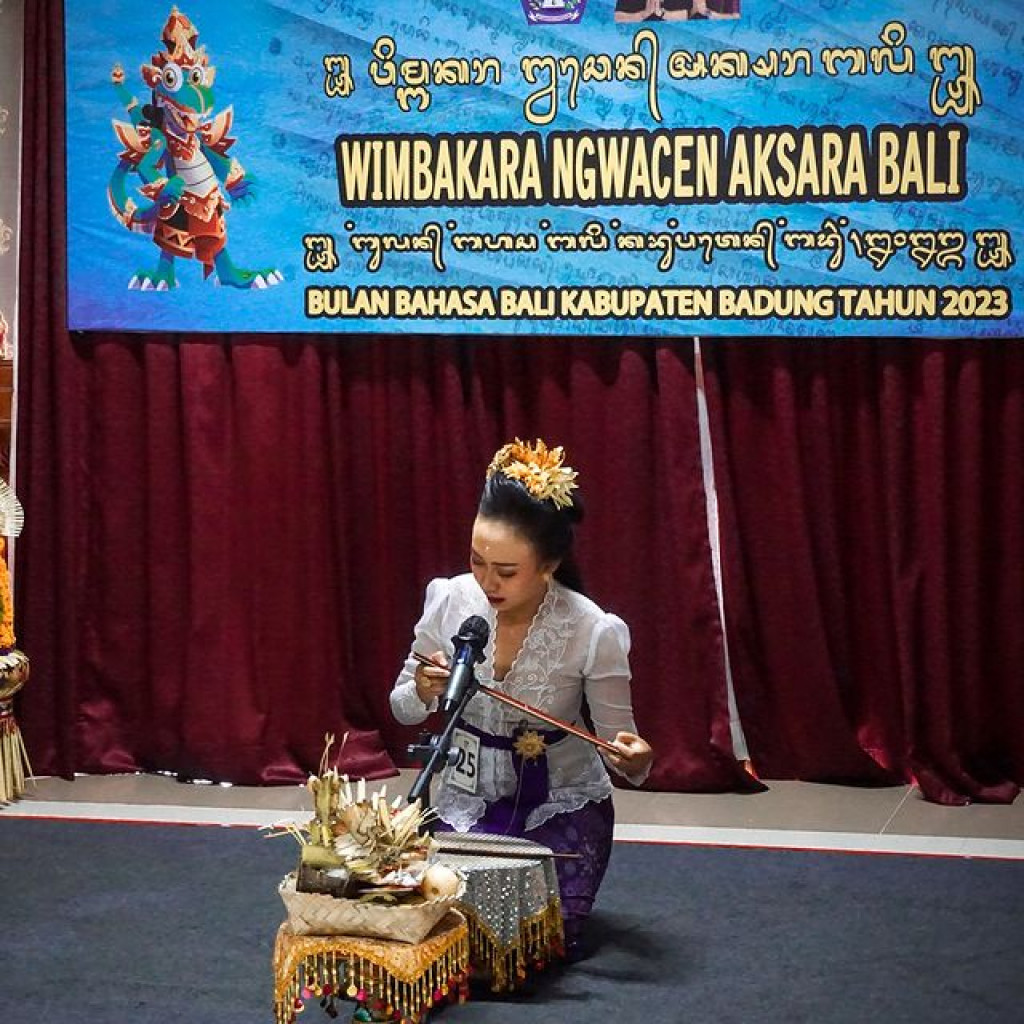 Sukra Kliwon Pujut, 3 Februari 2023, sampun kamargiang Bulan Bahasa Bali rahina kaping kalih ring Kabupaten Badung. Bulan Bahasa Bali sane mangkin mamurdha Segara Kerthi, Campuhan Urip Sarwa Prani