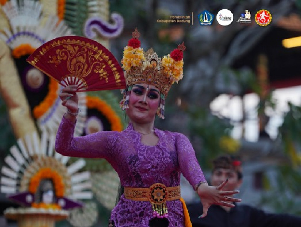 Utsawa (Parade) Joged Bumbung Tradisi Duta  Kabupaten Badung