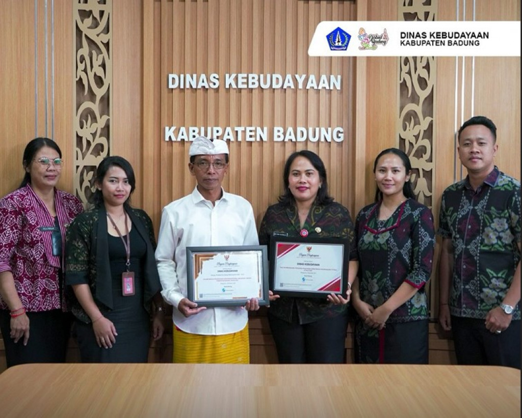 Dinas Kebudayaan Kabupaten Badung Menerima Piagam Penghargaan