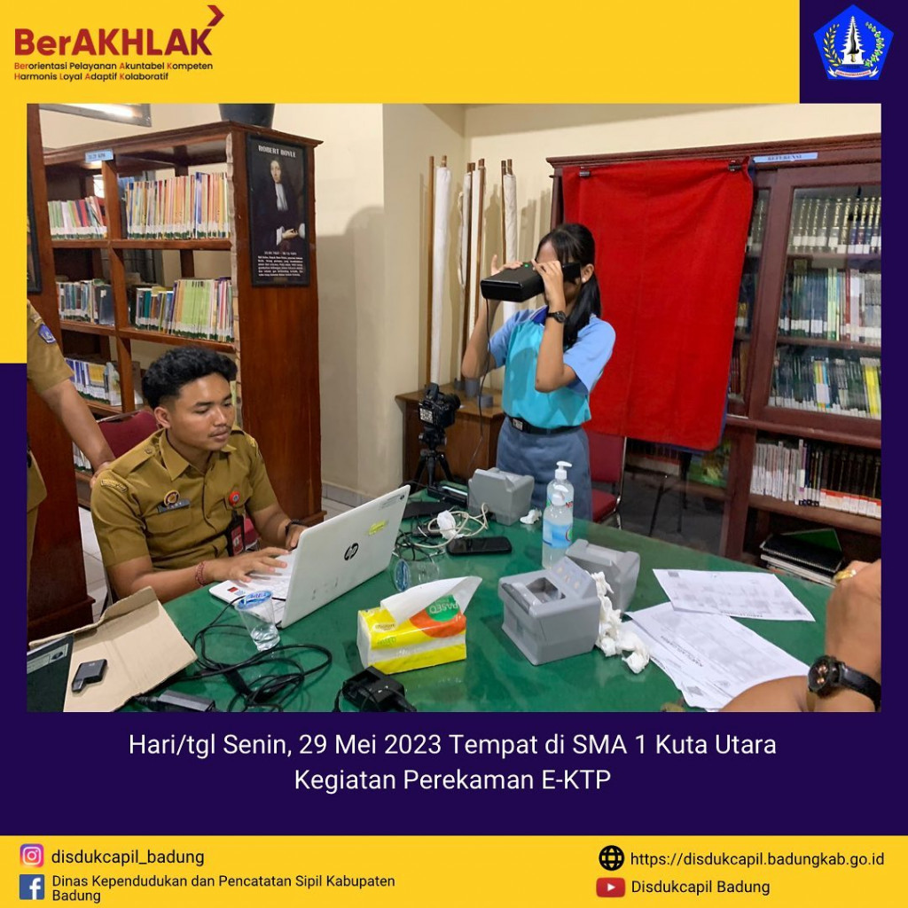Tim Go Laying Adminduk Melaksanakan Jemput Bola Perekaman E-KTP di SMA 1 Kuta Utara