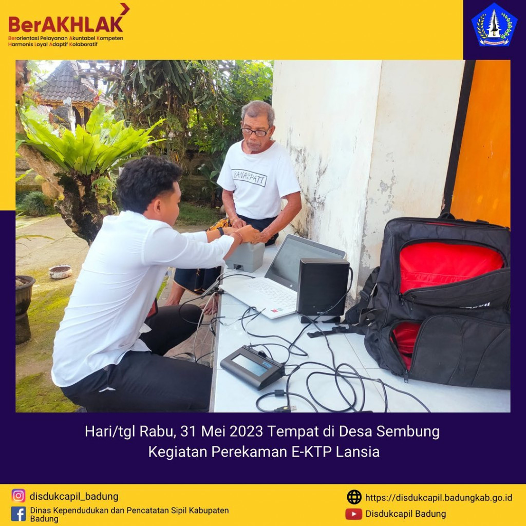 Tim Go Laying Adminduk Melaksanakan Jemput Bola Perekaman E-KTP Lansia di Desa Sembung