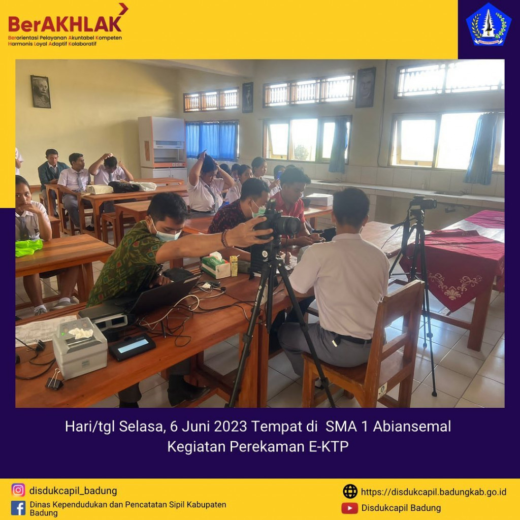 Tim Go Laying Adminduk Melaksanakan Jemput Bola Perekaman E-KTP di SMA 1 Abiansemal