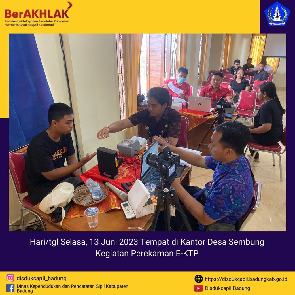 Tim Go Laying Adminduk Melaksanakan Jemput Bola Perekaman E- KTP di Kantor Desa Sembung
