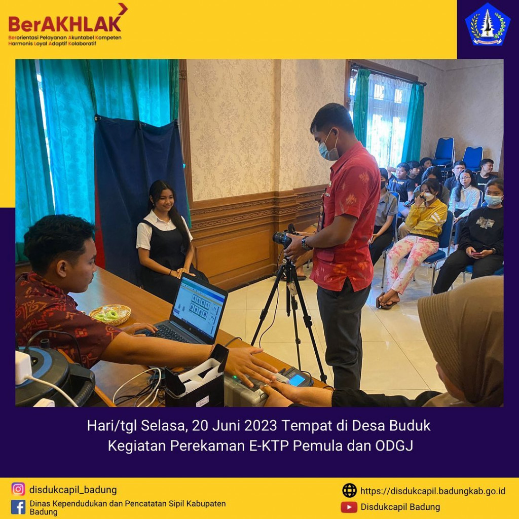 Tim Go Laying Adminduk Melaksanakan Jemput Bola Perekaman E-KTP Pemula dan ODGJ di Desa Buduk