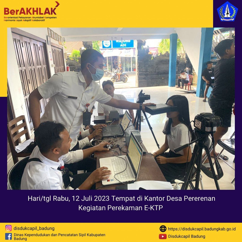 Tim Go Laying Adminduk Melaksanakan Jemput Bola Perekaman E-KTP di Kantor Desa Pererenan