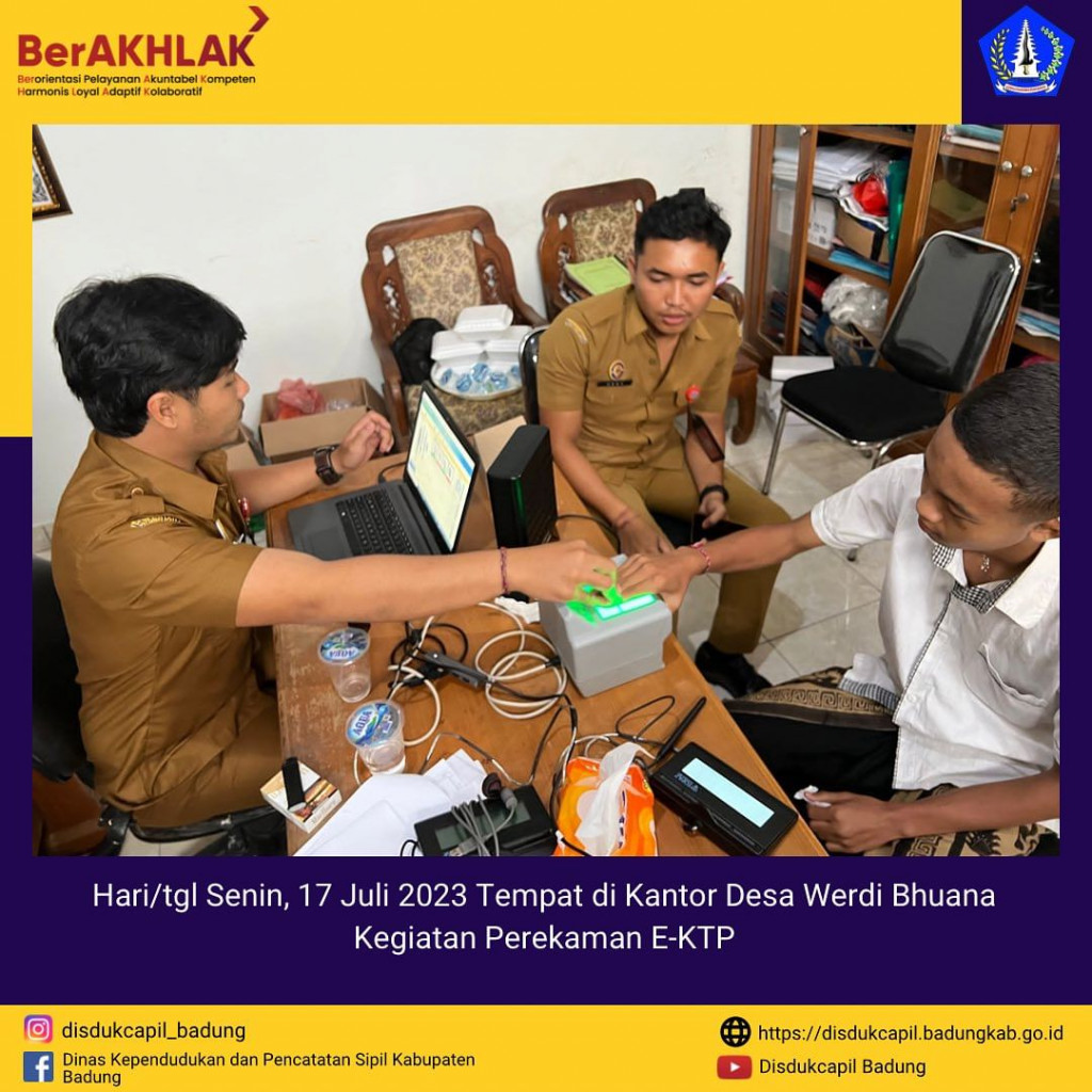 Tim Go Laying Adminduk Melaksanakan Jemput Bola Perekaman E-KTP di Kantor Desa Werdi Bhuana