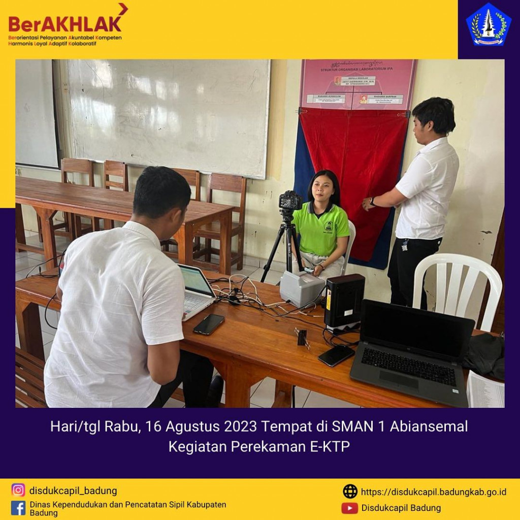 Tim Go Laying Adminduk Melaksanakan Jemput Bola Perekaman E-KTP di SMAN 1 Abiansemal