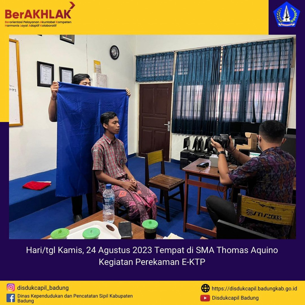 Tim Go Laying Adminduk Melaksanakan Jemput Bola Perekaman E-KTP di SMA Thomas Aquino