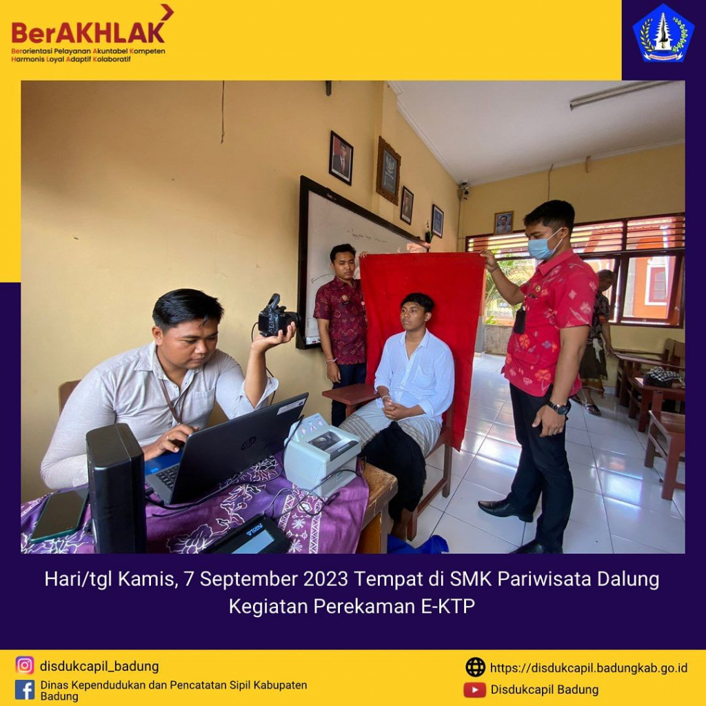 Tim Go Laying Adminduk Melaksanakan Jemput Bola Perekaman E-KTP di SMK Pariwisata Dalung