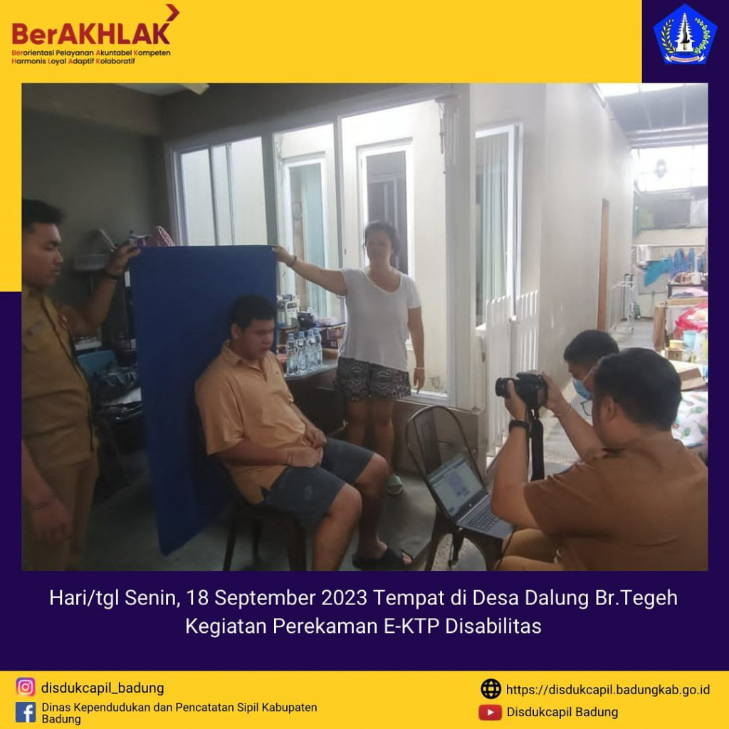 Tim Go Laying Adminduk Melaksanakan Jemput Bola Perekaman E-KTP Disabilitas di Desa Dalung, Br.Tegeh
