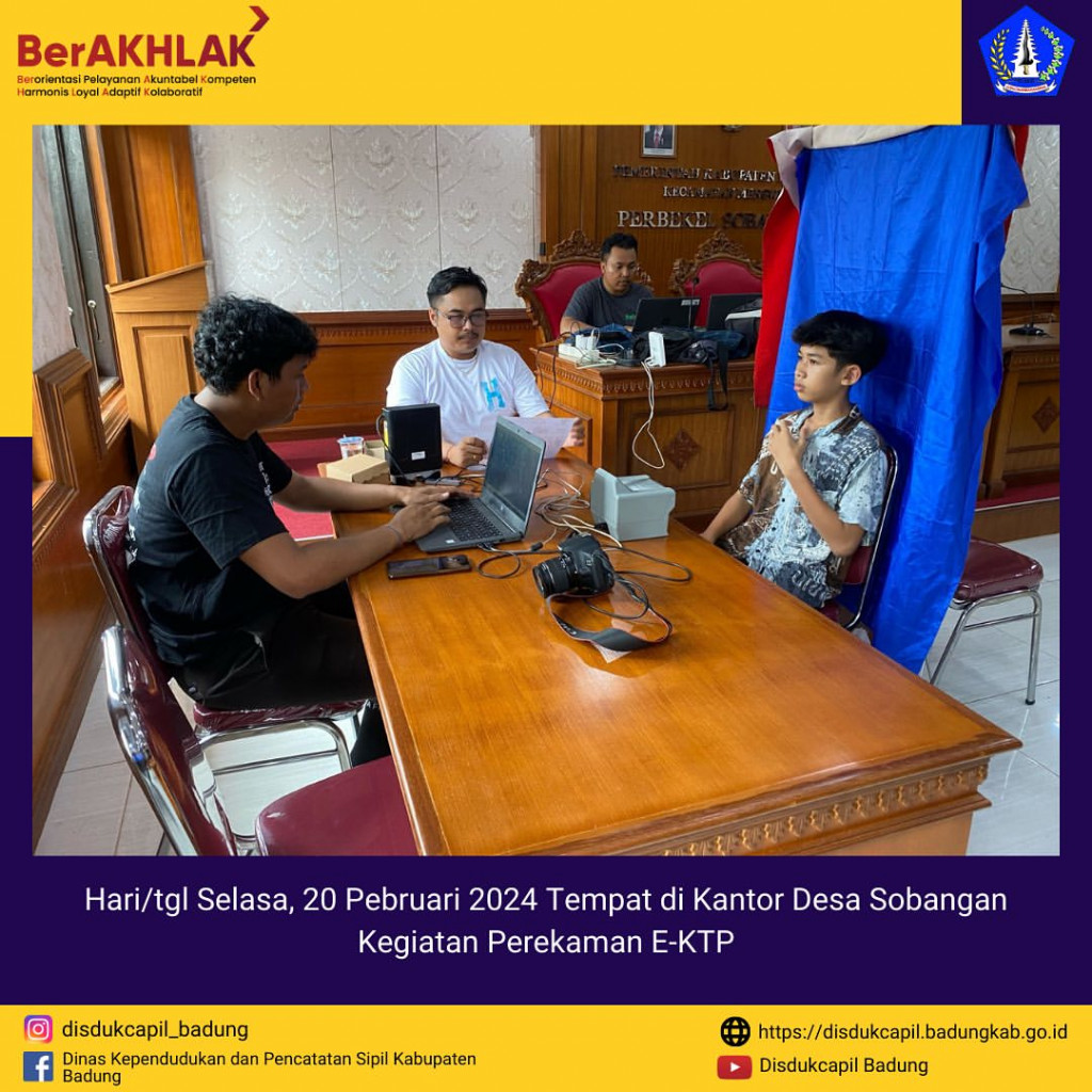 Tim Go Laying Adminduk Melaksanakan Jemput Bola Perekaman E-KTP di Kantor Desa Sobangan