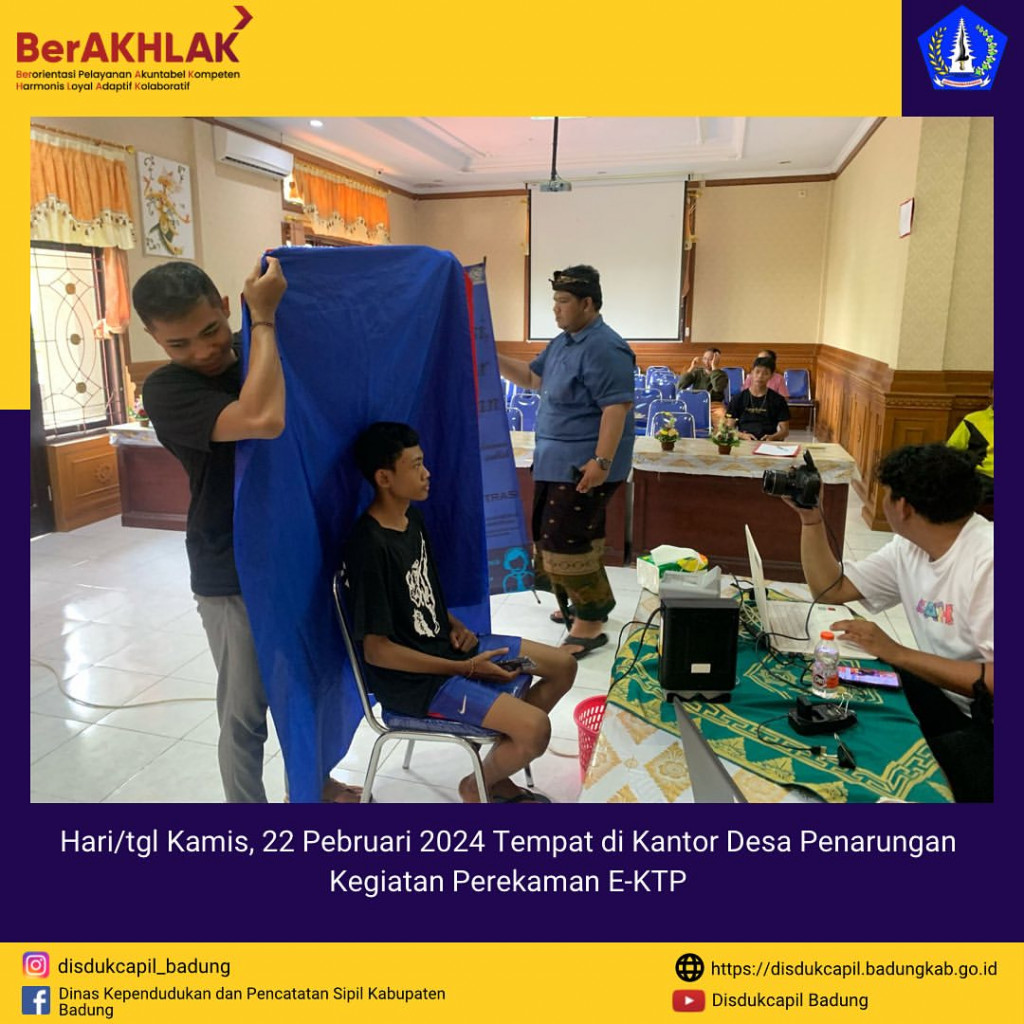 Tim Go Laying Adminduk Melaksanakan Jemput Bola Perekaman E-KTP di Kantor Desa Penarungan