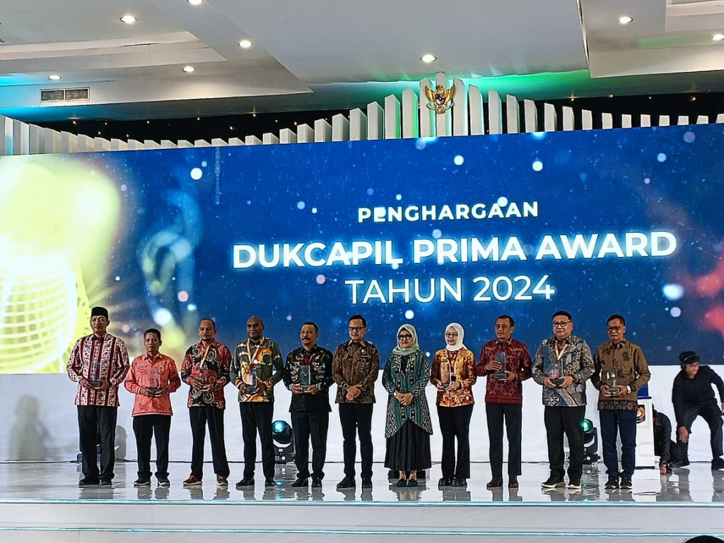 Senin, 4 November 2024 Kegiatan Penerimaan Peghargaan Penegak Hukum Dukcapil Prima Award di Hotel Lombok Raya Mataram