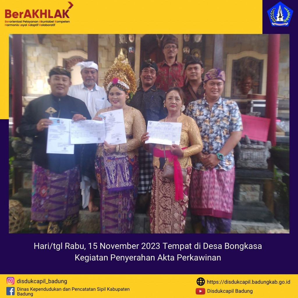 Kegiatan Penyerahan Akta Perkawinan dalam Program Telunjuk Sakti Desa Bongkasa
